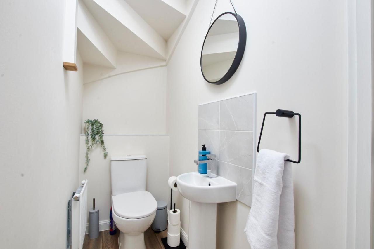 Superb 3Br House In Coventry Sleeps 9 W/Parking Villa Ngoại thất bức ảnh